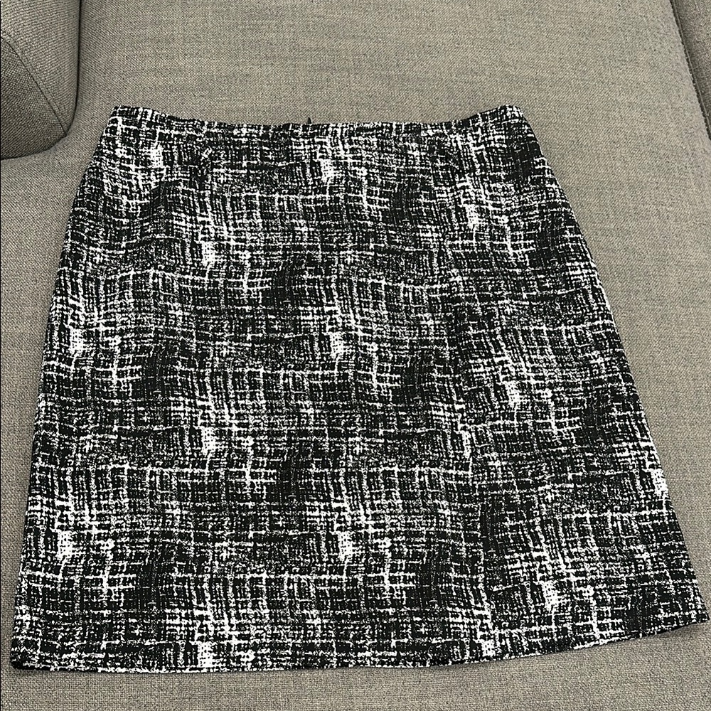 Chic Black and White Tweed Skirt